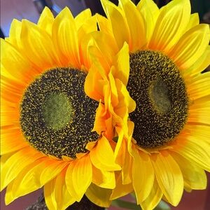 Vibrant Yellow Sunflower Decor